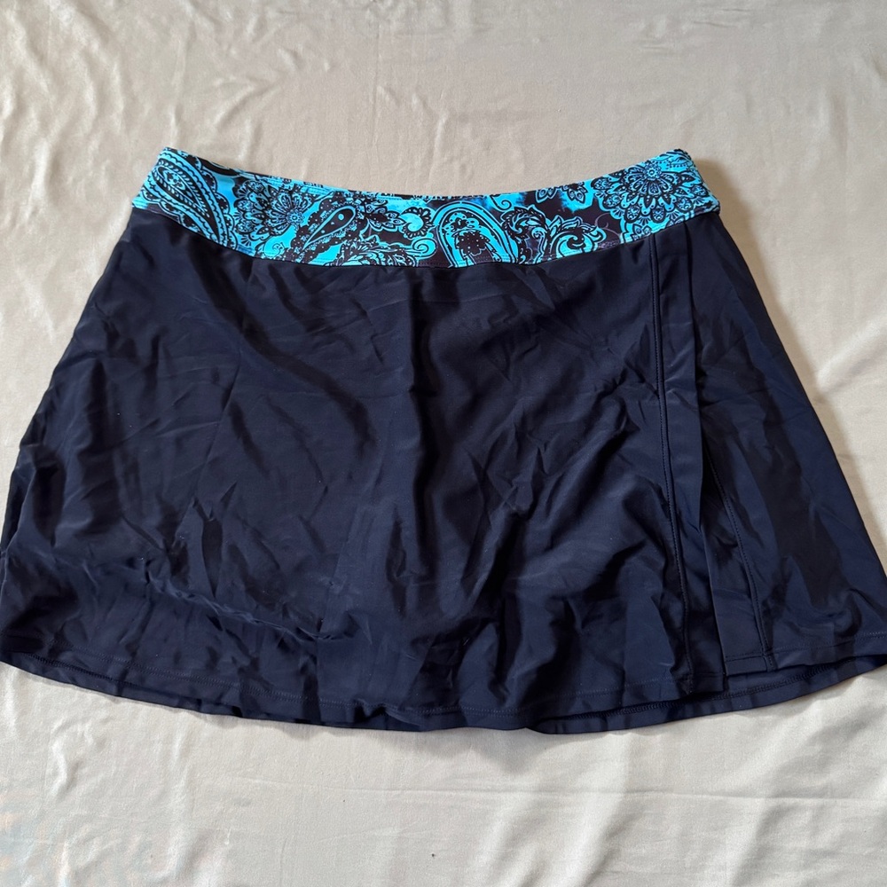 Talisea  woman’s Swim Navy Skort with Turquoise Paisley Waistband size XL